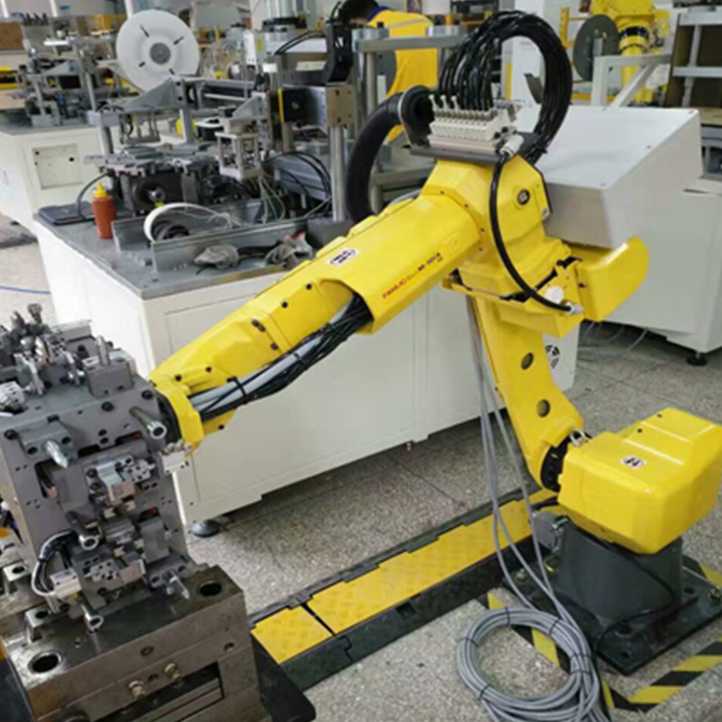 接插件机器人埋入系统